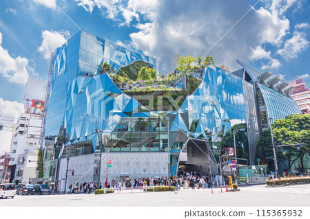 "Tokyo" Tokyu Plaza Harajuku "Harakado" in front of Jingumae intersection, Shibuya Ward 115365932