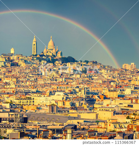 View on Sacre coeur, Montmartre, Paris 115366367
