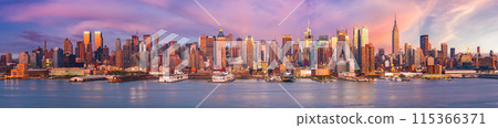 View on Manhattan at sunset 115366371