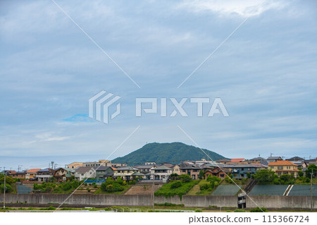 雨季的住宅區和天空 雨季的住宅區和天空 115366724