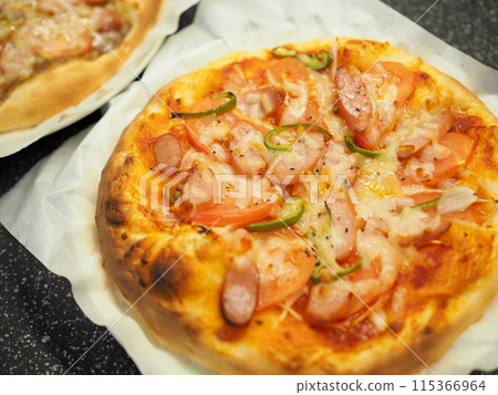 Homemade sausage pizza 115366964