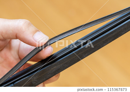 刮水器橡膠撕裂 115367873