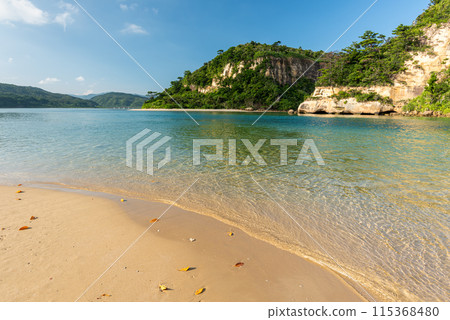 Urauchi river flowing to Tudumari-no-hama beach in the morning. Iriomote island, Okinawa. 115368480