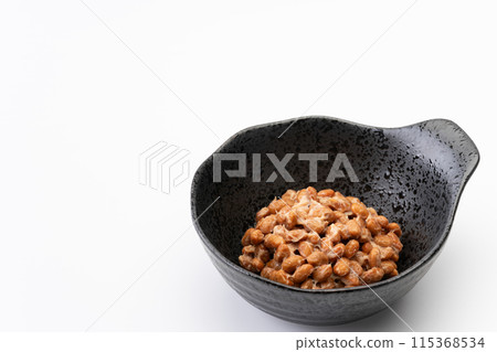 Natto served in a bowl with no seasoning 115368534