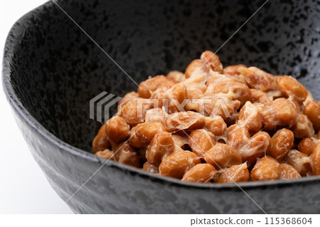 碗裡納豆的特寫,沒有任何調味料 碗裡納豆的特寫,沒有任何調味料 115368604
