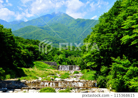 小志羅大橋/小志羅川上游/眺望小志羅川下游薩博壩（山梨縣北斗市）[2024.6] 115368615