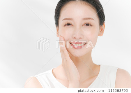 Female beauty smiling at the camera 115368793