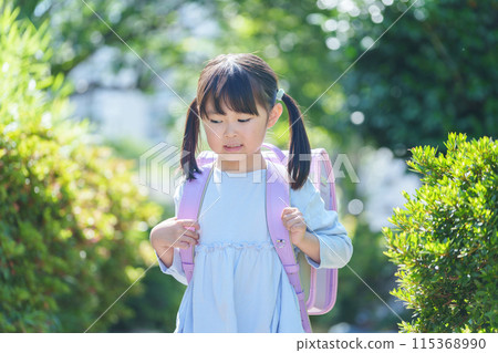 正在上小學的小學生 115368990