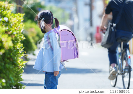 正在上小學的小學生 115368991