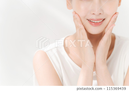 Close-up of a woman with her hand on her cheek 115369439