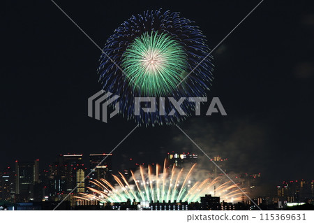 浪速淀川花火大會、十三花火大會、建築物和煙火 115369631