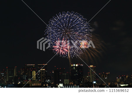 浪速淀川花火大會、十三花火大會、建築物和煙火 115369652