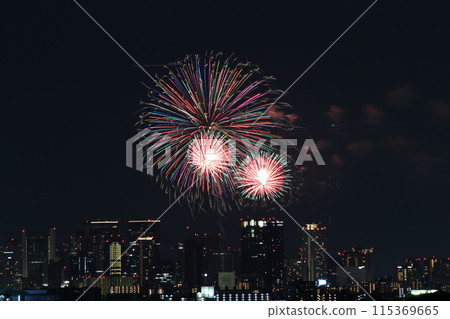 浪速淀川花火大會、十三花火大會、建築物和煙火 115369665