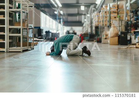 倉庫工人 115370181