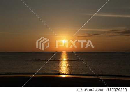 Sunset and the sea 115370213