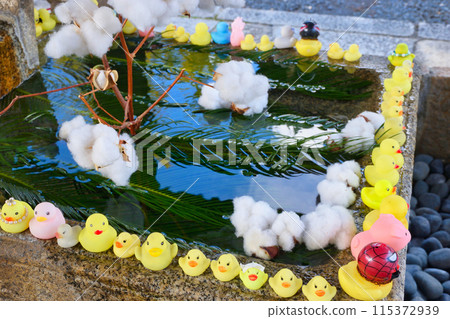 Duck-shaped water basin at Konkai-Komyoji Temple (Sakyo Ward, Kyoto City) 115372939