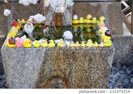 Duck-shaped water basin at Konkai-Komyoji Temple (Sakyo Ward, Kyoto City) 115373214