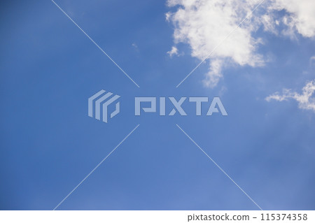 藍天白雲（背景素材） 115374358