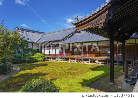 Autumn in Kyoto: Zuishin-in Temple - Garden and Omote Shoin seen from the main hall 115374512