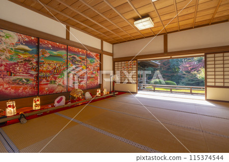 Autumn in Kyoto, Zuishin-in Temple, the garden seen from the Noh room Autumn in Kyoto, Zuishin-in Temple, the garden seen from the Noh room 115374544