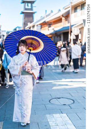 A young woman walking in Kawagoe in a kimono 115374704