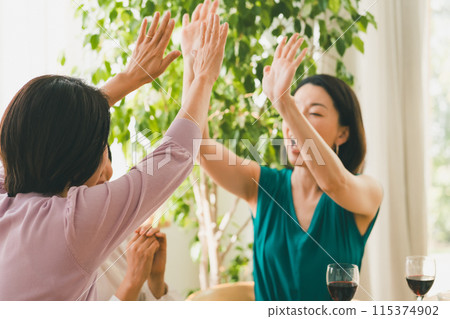 high five, female, lady 115374902