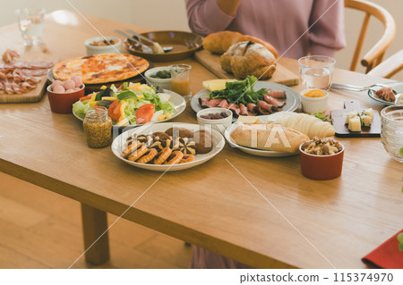 female, females, woman 115374970