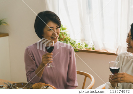女生 女孩 女性 115374972
