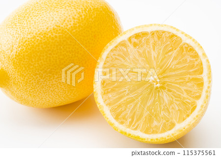 多汁檸檬橫切面的特寫 多汁檸檬橫切面的特寫 115375561