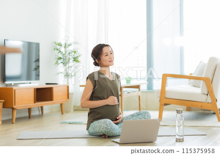 孕婦瑜伽 線上瑜伽 115375958
