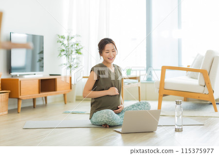 孕婦瑜伽 線上瑜伽 115375977