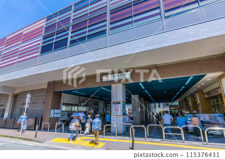 日本六月的川崎城市景觀。東急電鐵新丸子站等景觀 115376431