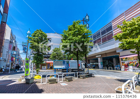 日本六月的川崎城市景觀。東急電鐵新丸子站等景觀 日本六月的川崎城市景觀。東急電鐵新丸子站等景觀 115376436