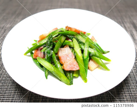 美味的蘆筍培根橄欖油炒 美味的蘆筍培根橄欖油炒 115378986