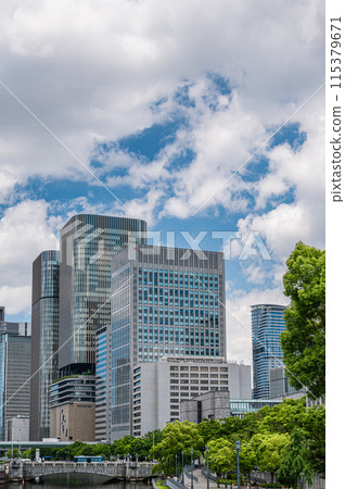 從大阪市中之島公園眺望節慶塔 從大阪市中之島公園眺望節慶塔 115379671