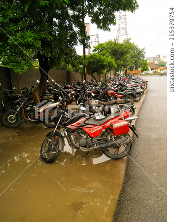 A picture of bike parking area 115379754