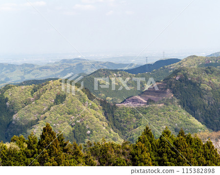 春天的秩父山風景 春天的秩父山風景 115382898