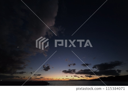 Mysterious evening sky and sea, autumn, ultra-wide-angle, sky-focused, 231021pm 115384071