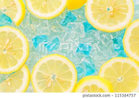 壓克力冰淇淋和碳酸水的藍色和檸檬背景 壓克力冰淇淋和碳酸水的藍色和檸檬背景 115384757