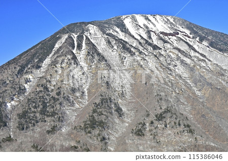 從奧日光明智平展望台眺望男體山 從奧日光明智平展望台眺望男體山 115386046