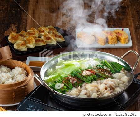 熱氣騰騰的牛雜火鍋 115386265