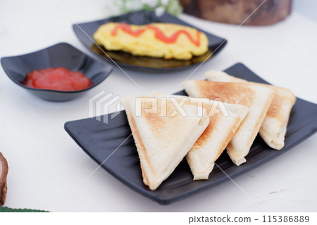 delicious toast and omelet as a background delicious toast and omelet as a background 115386889