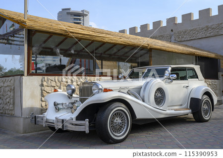A white retro sport premium car from the 30s of the 20th century 115390953