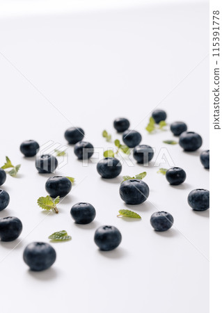 a regular arrangement of blueberries 115391778