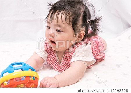 【雙馬尾寶寶開始爬行】 115392708