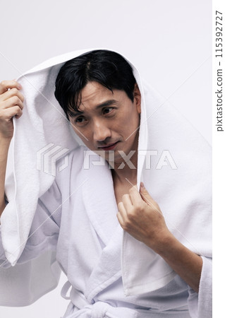 a middle aged man with a white towel around his head 115392727