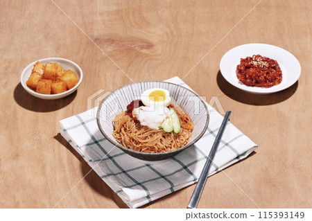 Bibim naengmyeon that's cool in summer 115393149
