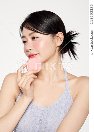 Asian woman with pink cushion pact turned her head 115393326