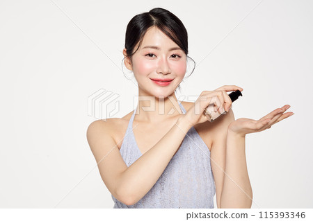 an Asian woman who applies foundation to her palms an Asian woman who applies foundation to her palms 115393346