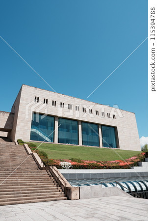 [Vertical photo] MOA Museum of Art 115394788